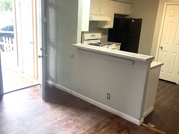 4th image of 2200 Tabor Ct
