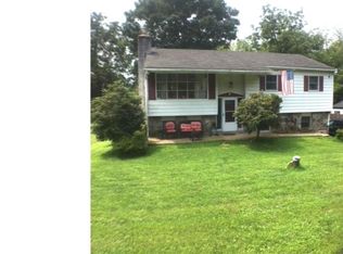 2944 Rockwood Dr, Pottstown, PA 19464