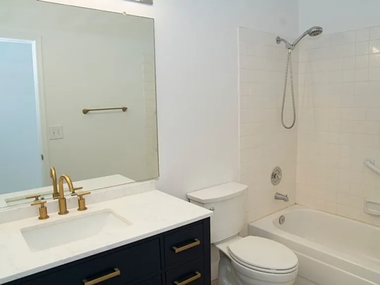 1417 Country Hollow Dr — Photo 16