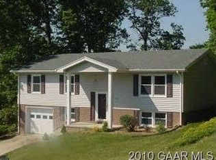589 Hilltop Dr, Staunton, VA 24401