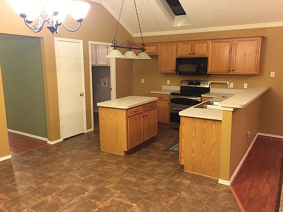 kitchen/dining area