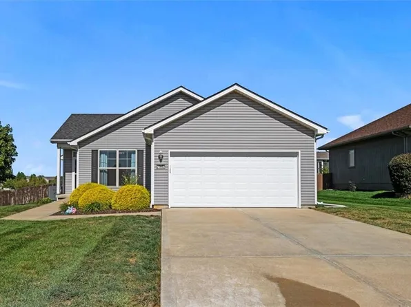 21662 Spring St, Spring Hill, KS 66083