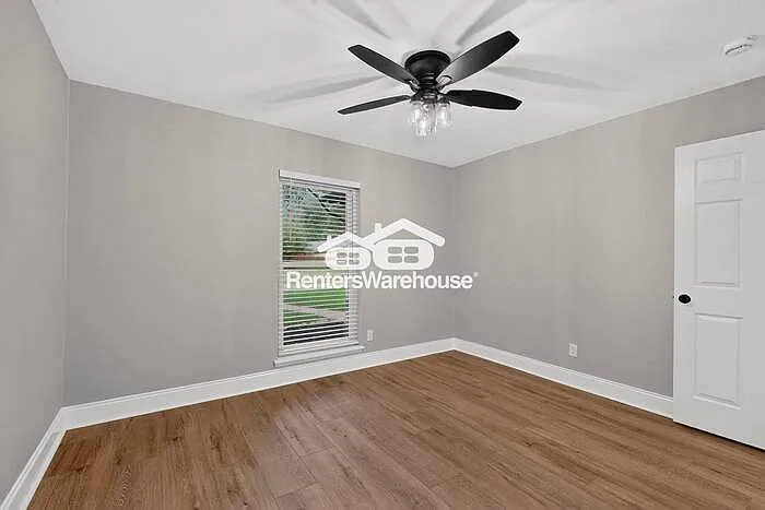 1004 Whitehall Dr — Photo 35