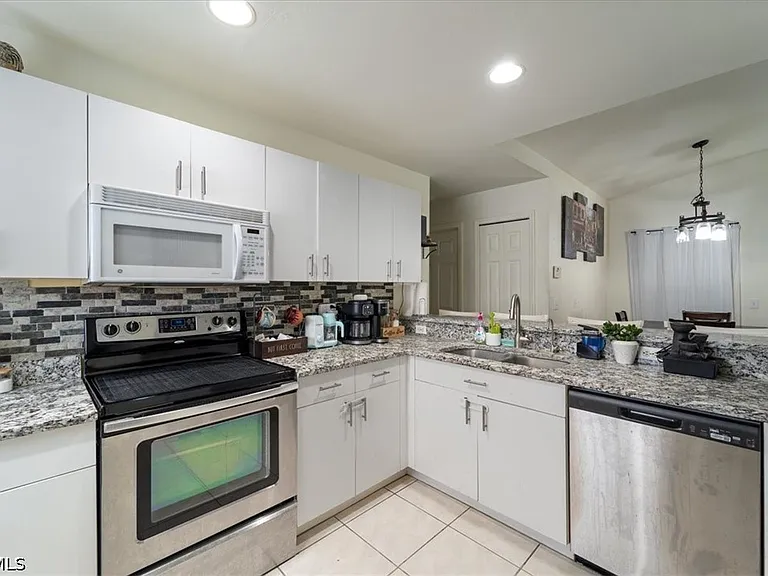 1021 Alvin Ave — Photo 20