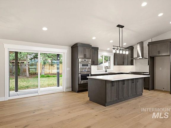 5th image of 5231 N Sorrento Dr