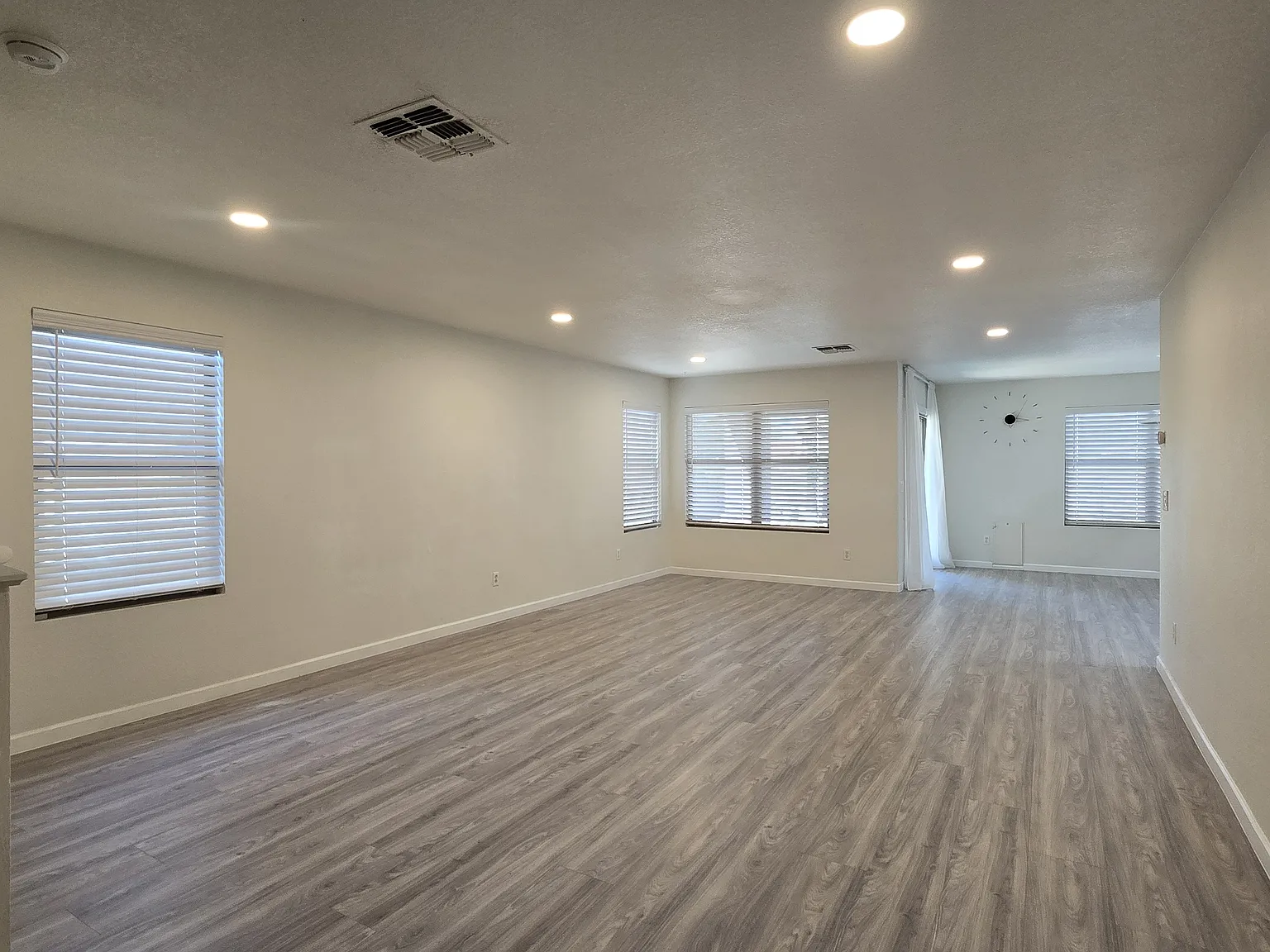 3 bed, 2.5 bath, 2195 sqft, $2,600 — Photo 3
