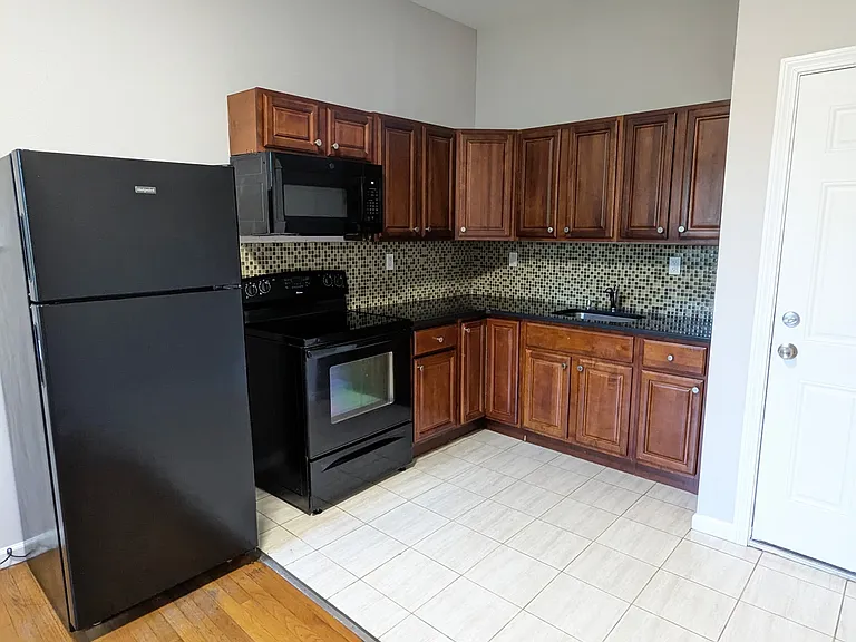 2810 E Main St #6 — Photo 2