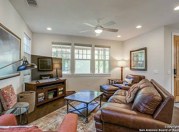 4th image of 404 E Olmos Dr