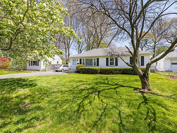 3rd image of 119 Arlidge Dr