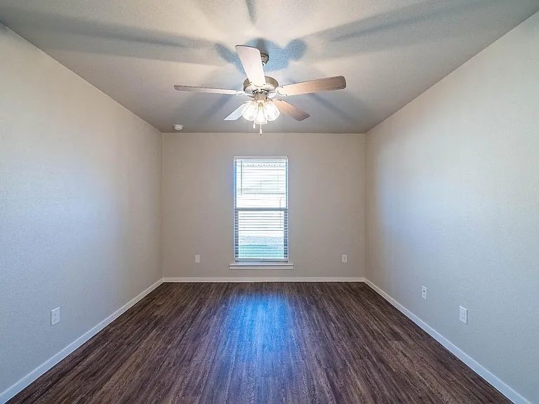 2114 N Avenue K — Photo 10