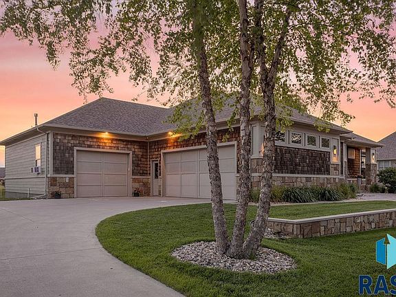 2nd image of 6201 S Grand Prairie Dr