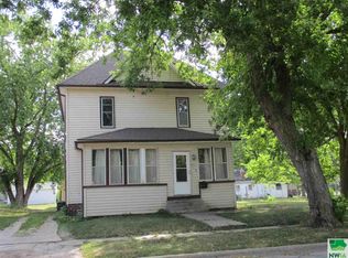 213 S 4th St, Laurens, IA 50554