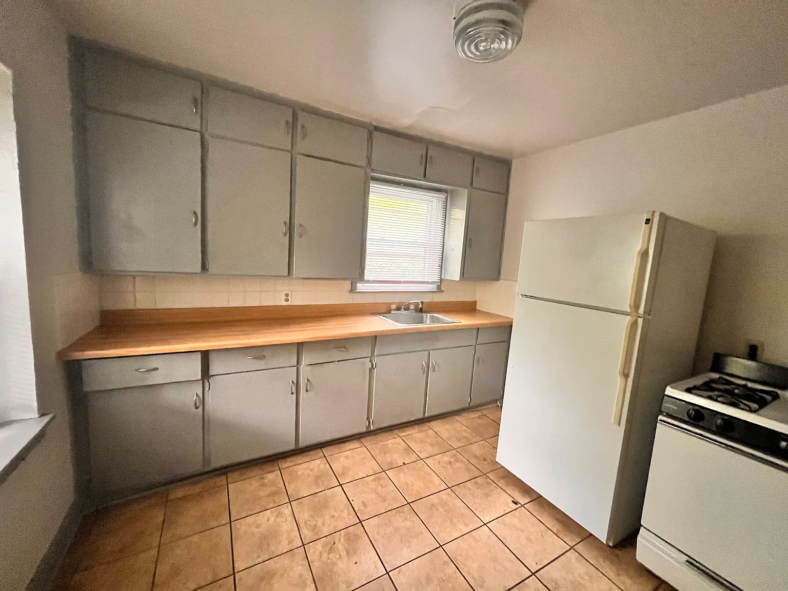 1 bed, 800 sqft, $1,025 — Photo 2