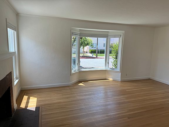 5th image of 1120 Laguna Ave