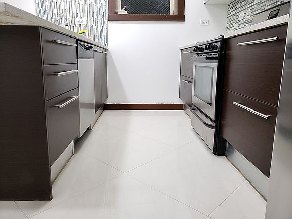 Kitchen storage & dishwasher