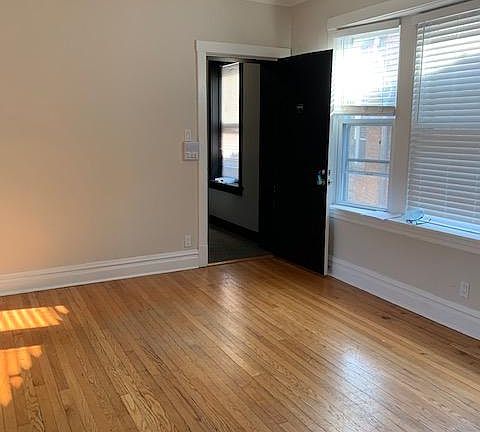 5th image of 3342 N Lincoln Ave #3N