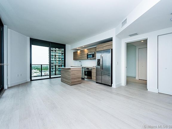 5th image of 3401 NE 1st Ave #2016