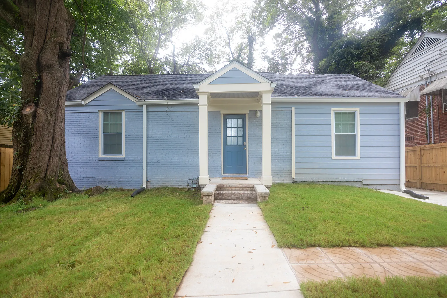 1066 Camilla St SW photo 1