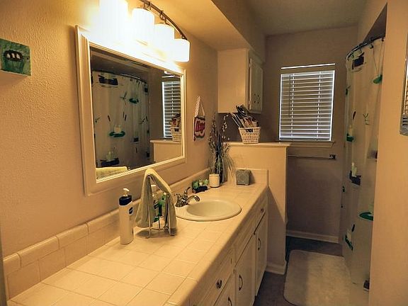 3rd image of 1417 Green Briar Dr