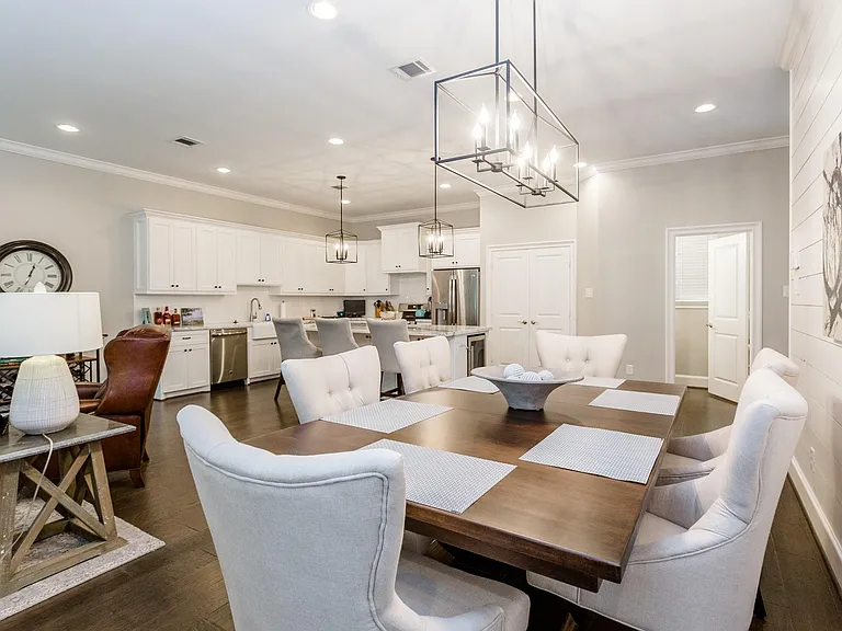 2413 Detering St — Photo 3