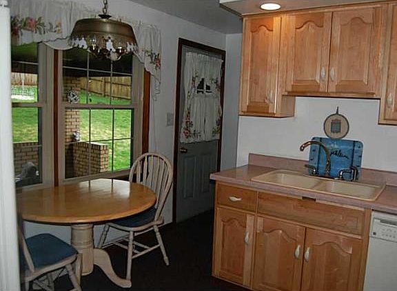 5th image of 25 Meadow Dr