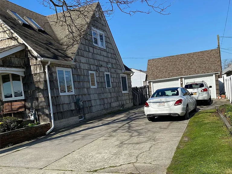 137 Acapulco St — Photo 19