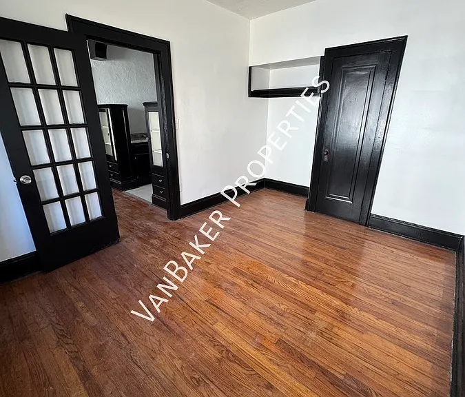 1320 W 116th St #1 — Photo 6