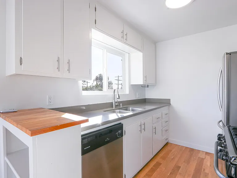 609 N Hayworth Ave #105 — Photo 4
