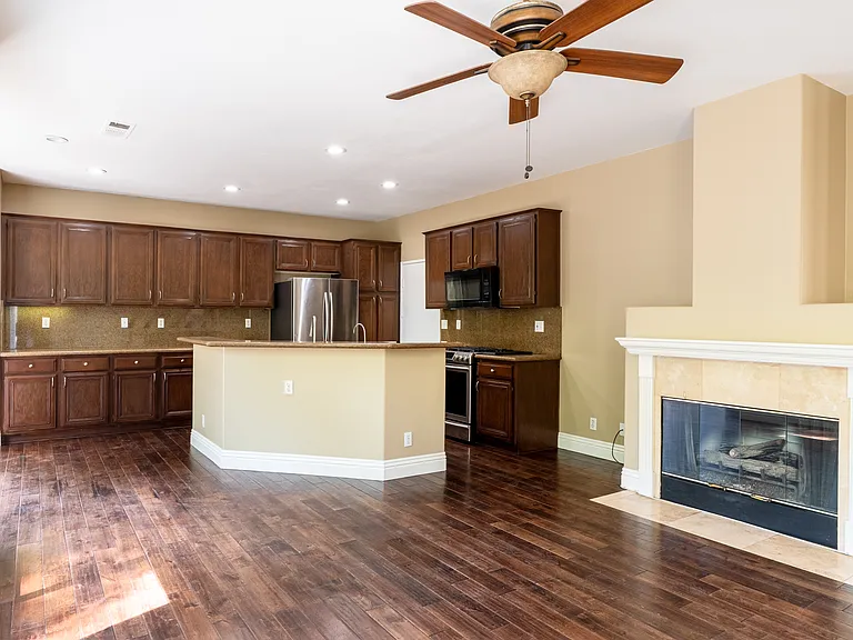 8704 E Wiley Way — Photo 8