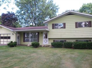 3006 Fawn Ln, Jackson, MI 49201