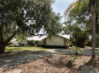 208 S Wiggins Rd, Plant City, FL 33566