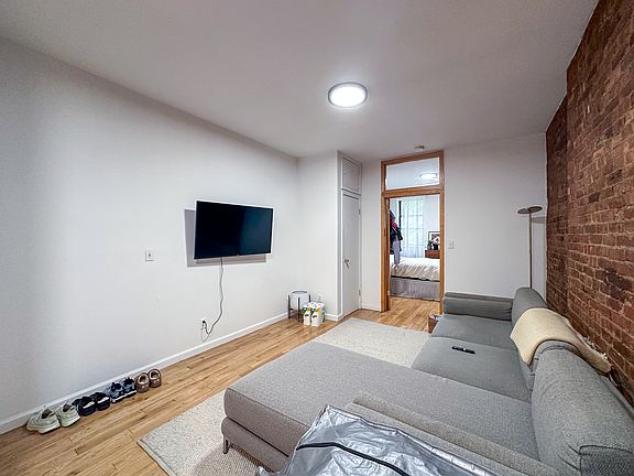 5th image of 215 E 5th St APT 7