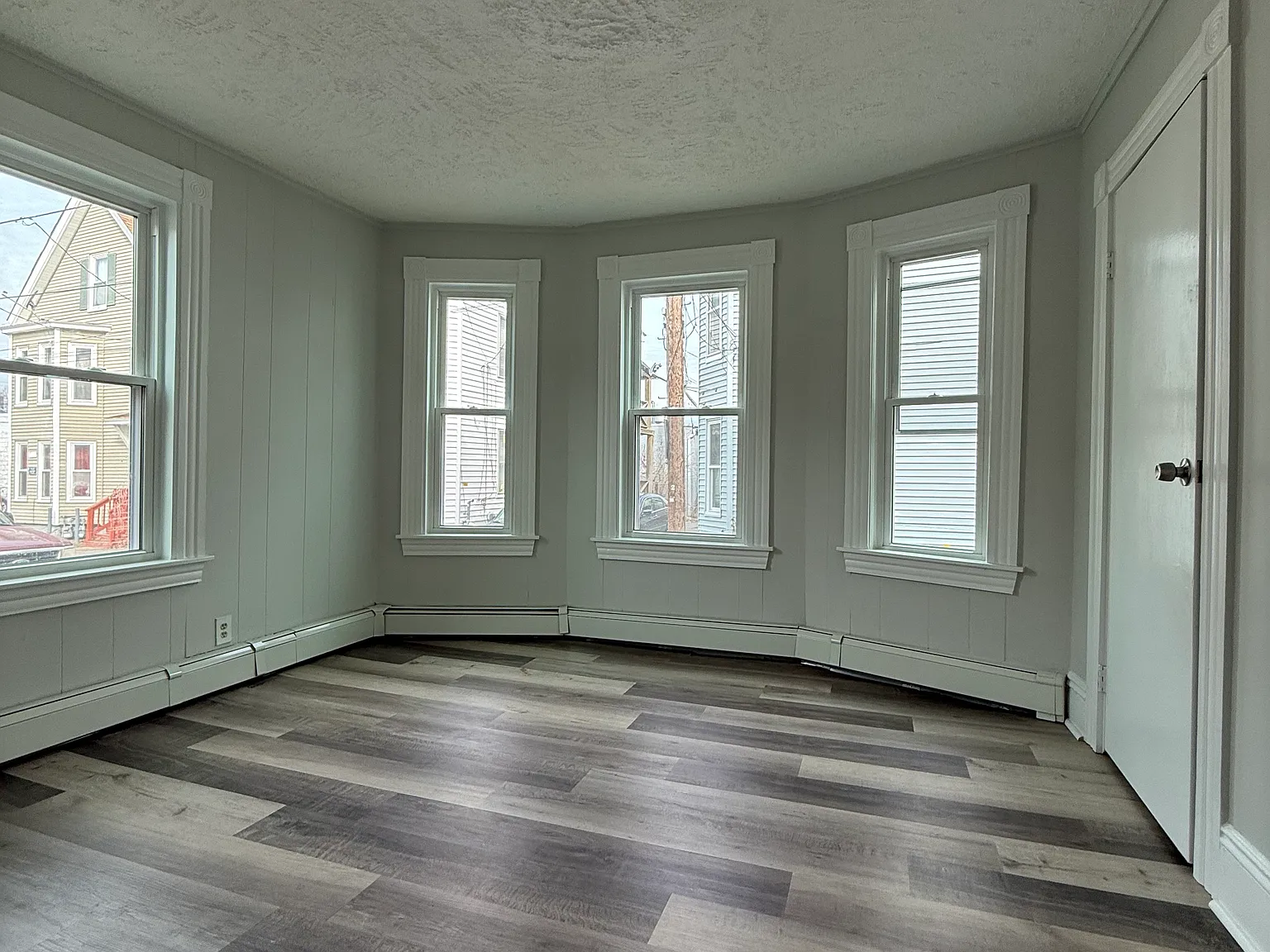 3 bed, 999 sqft, $2,400 — Photo 4