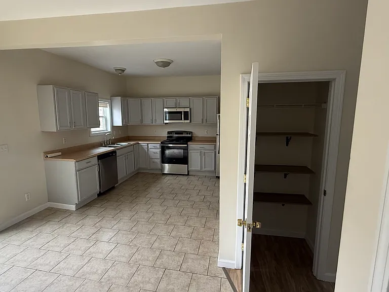 183 Center St — Photo 4