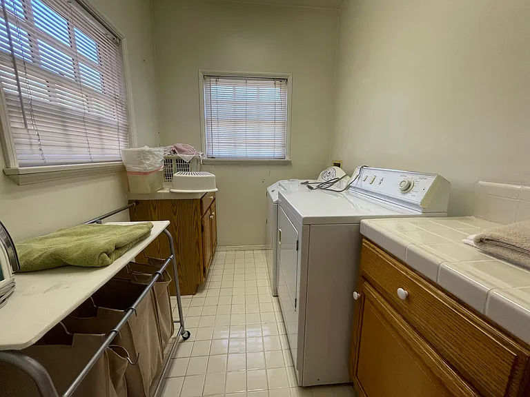 1083 E Elmwood Ave — Photo 9