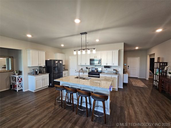 80 Stonegate Dr, Pryor, OK 74361