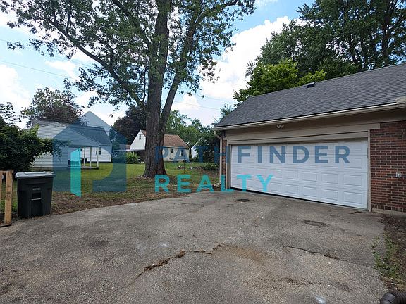 2nd image of 1717 Kensington Dr