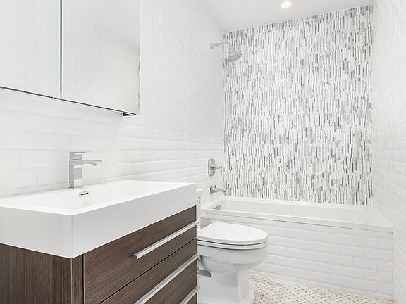 4th image of 130 W 123rd St #2R