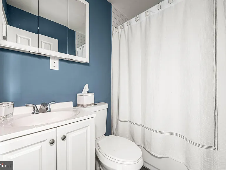 1510 W York St — Photo 14