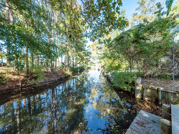 203 Canal St, Bonneau, SC 29431