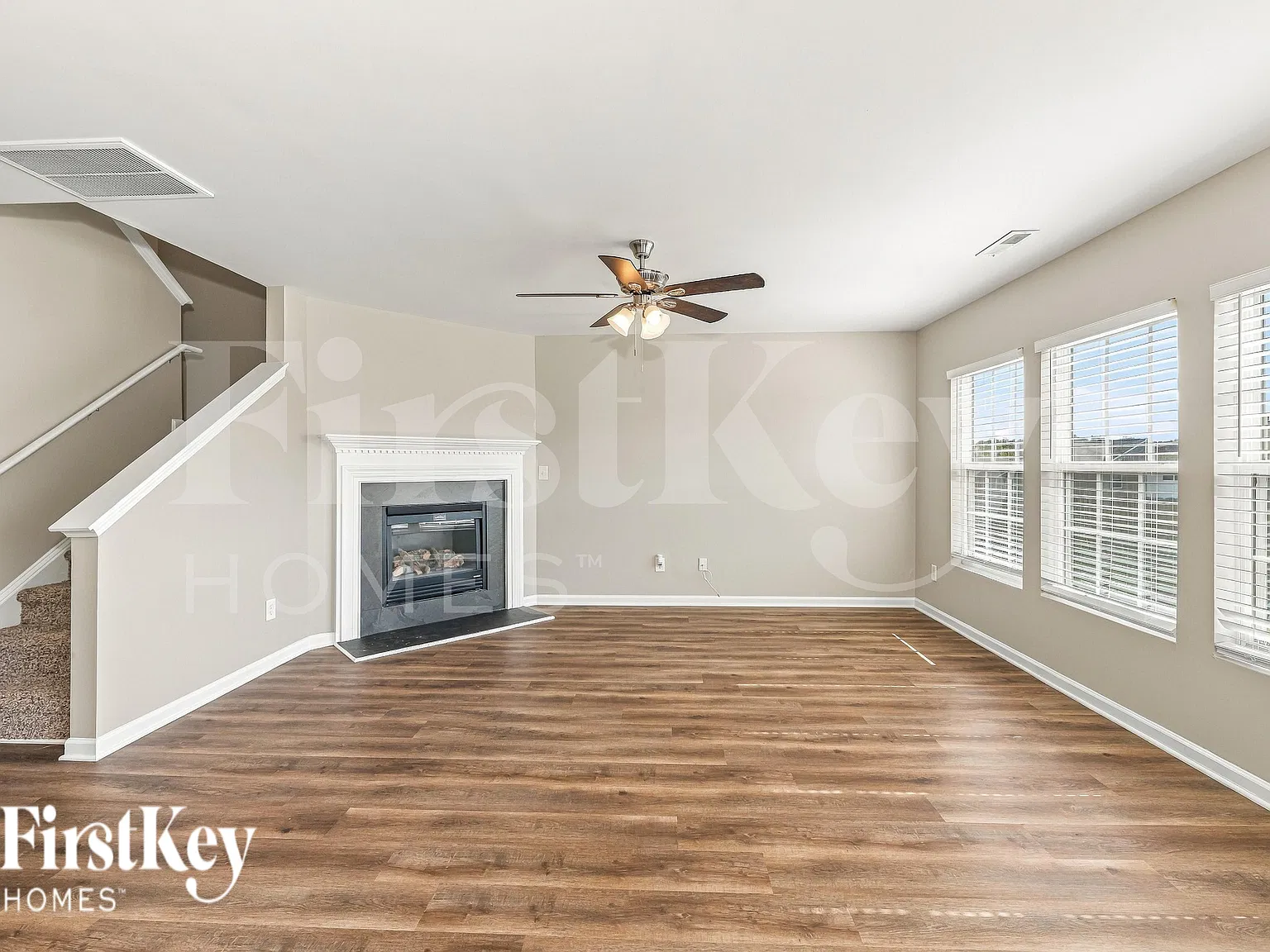 3 bed, 2.5 bath, 1873 sqft, $1,915 — Photo 2