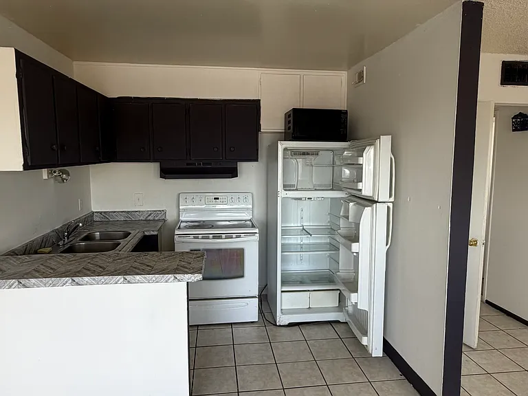 536 North Cir #4 — Photo 9