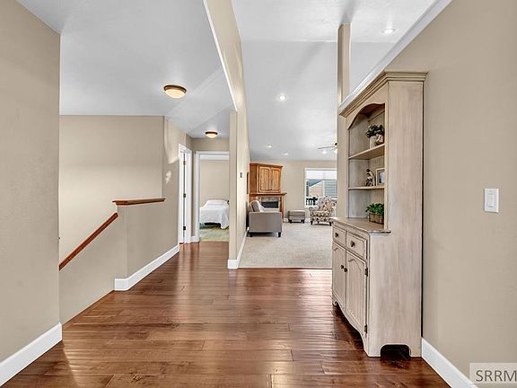 3rd image of 471 Woodbridge St