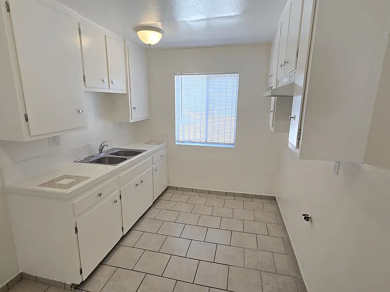 Baldwin Ave. Apartments — Photo 15