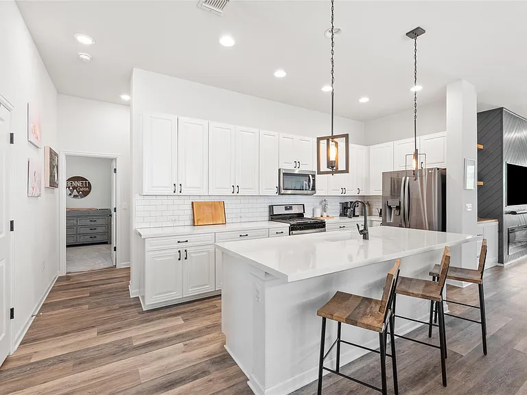 8317 Bestride Bnd — Photo 7