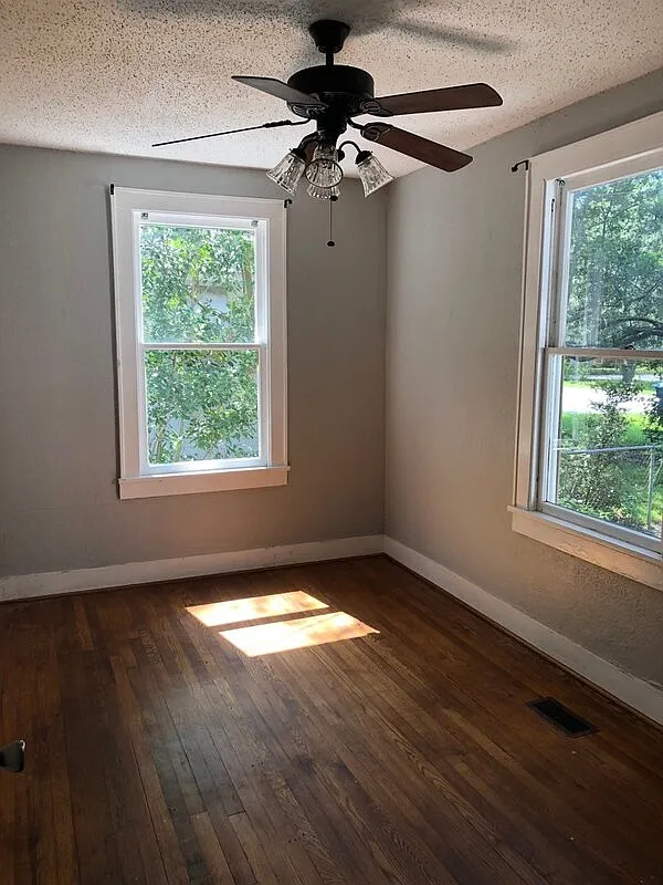 4 bed, 2.0 bath, 1500 sqft, $1,950 — Photo 2