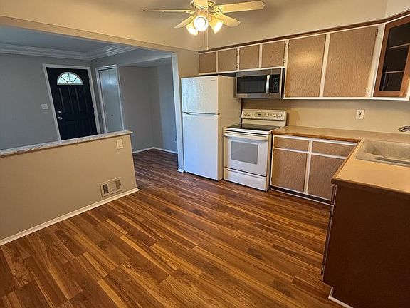 3rd image of 931 3rd St