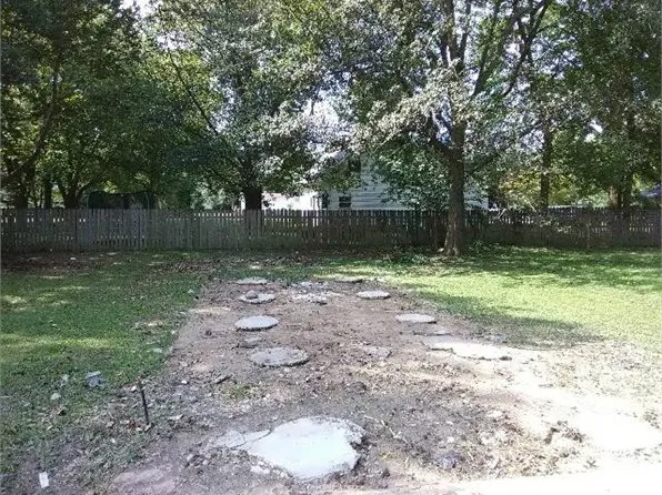 1026 Seneca St, Litchfield, IL 62056