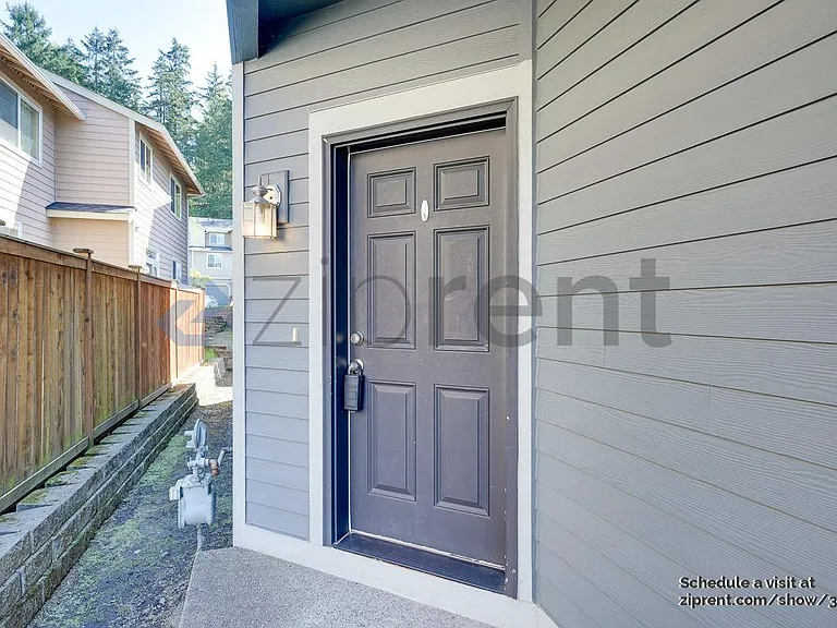 6106 Alexander Ave SE — Photo 4
