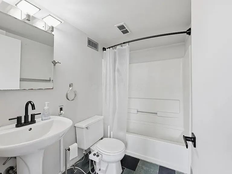 444 N Front St #301 — Photo 21
